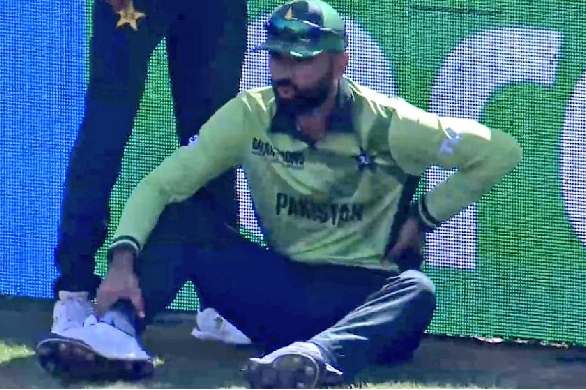 Champions Trophy 2025: पाकिस्तान को बड़ा झटका, पहले ओवर में ही स्टार ओपनर हुआ चोटिल