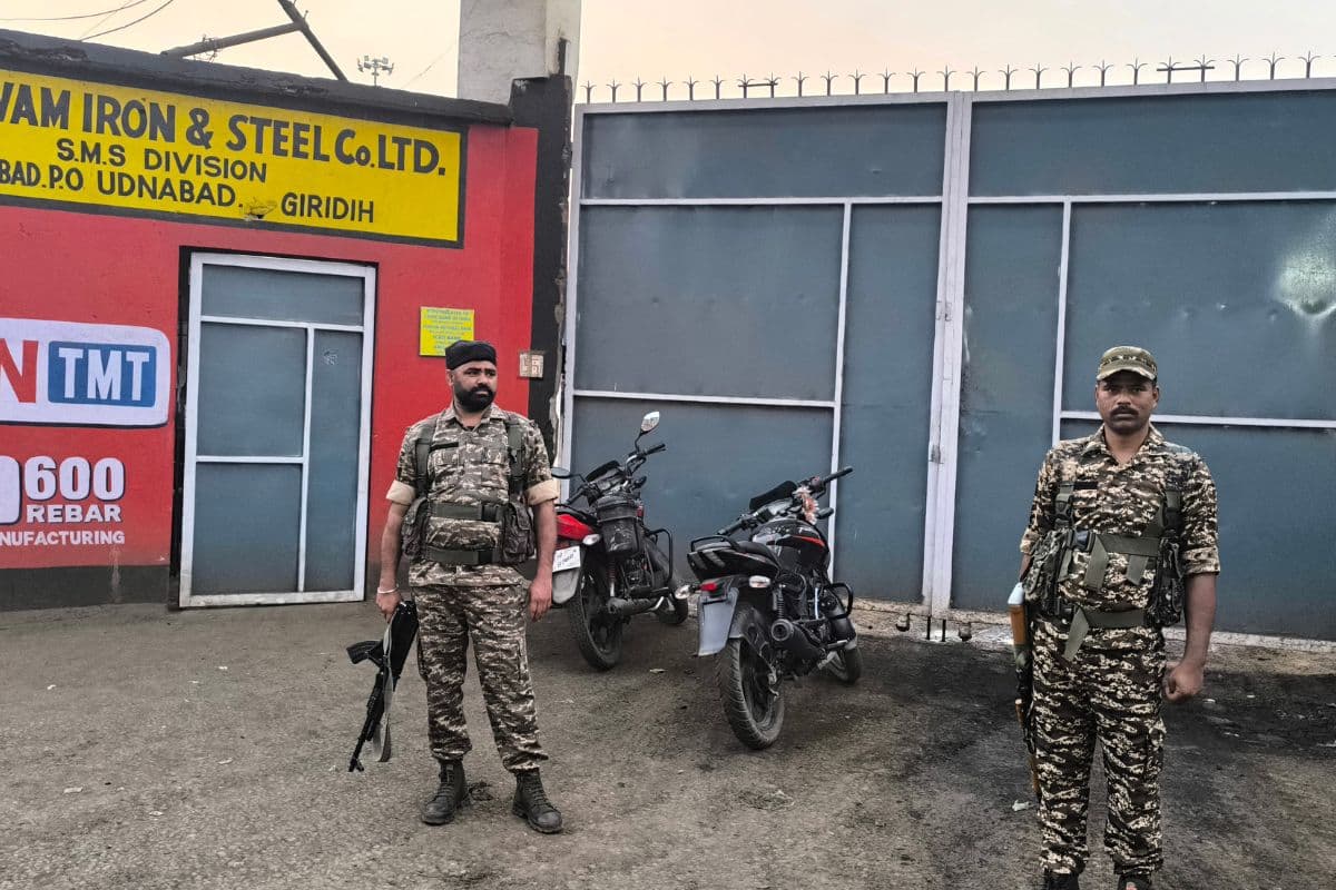 GST Raid In Jharkhand: जीएसटी इंटेलिजेंस की लालफेरो और शिवम ग्रुप के ठिकानों पर छापेमारी, कागजात खंगाल रही टीम