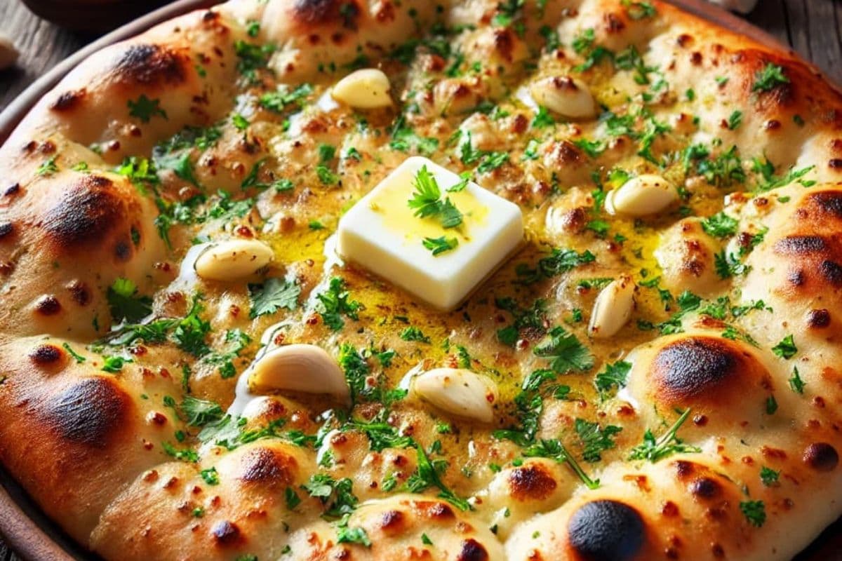 Garlic Naan Recipe: घर पर बनाना चाहते हैं रेस्टोरेंट स्टाइल गार्लिक नान, तो ट्राई करें यह आसान रेसिपी