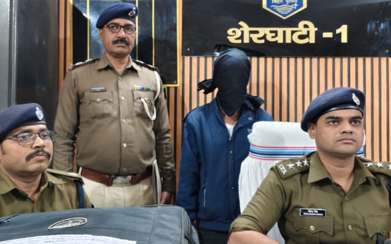 Gaya News: थाना के ऊपर ड्रोन उड़ाने वाले के पास से मिला 33 सिम कार्ड, जानें पुलिस को क्या थी आशंका