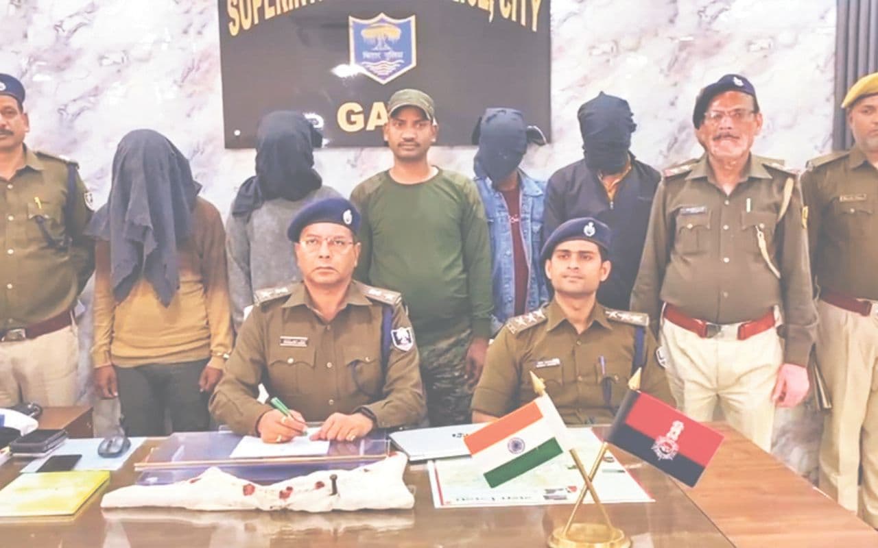 Gaya News: गया पुलिस के हाथ लगी बड़ी कामयाबी, लूटपाट गैंग के चार धराये, थर्नेट और तीन बाइकें जब्त