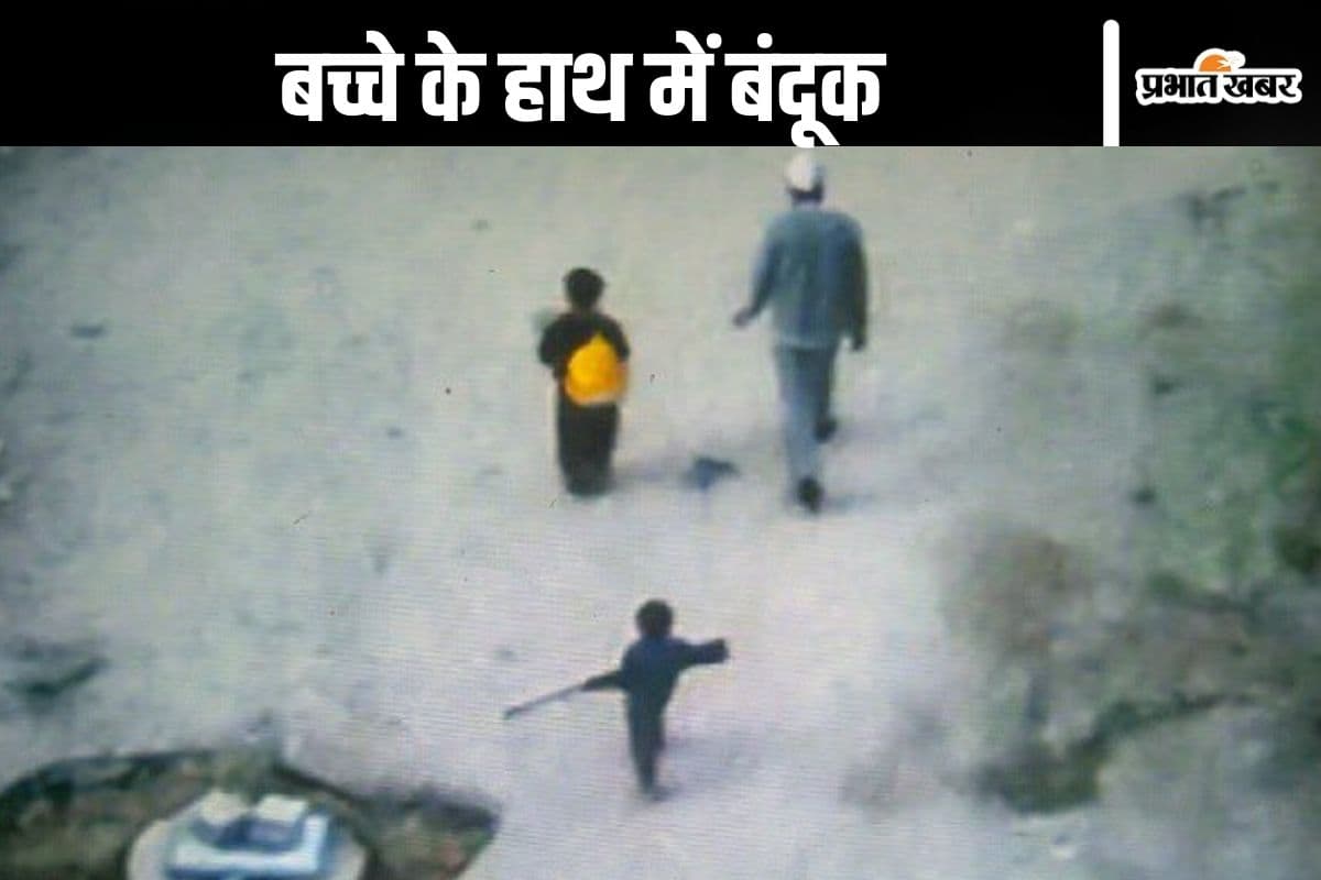 Gaza Strip : हमास ने बच्चों के हाथों में थमा दी बंदूक, तस्वीर आई सामने