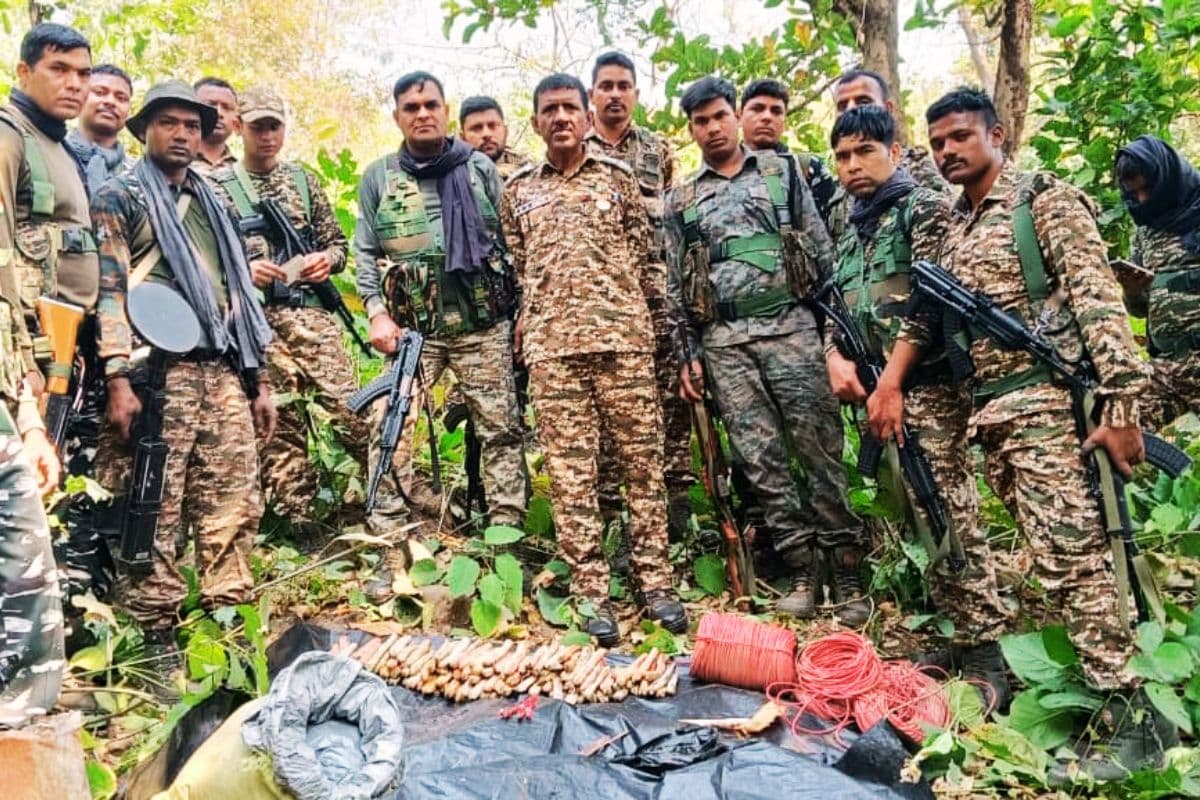 गिरिडीह के जंगल से मिला विस्फोटकों का जखीरा, बड़ी घटना को अंजाम देने की तैयारी में थे नक्सली
