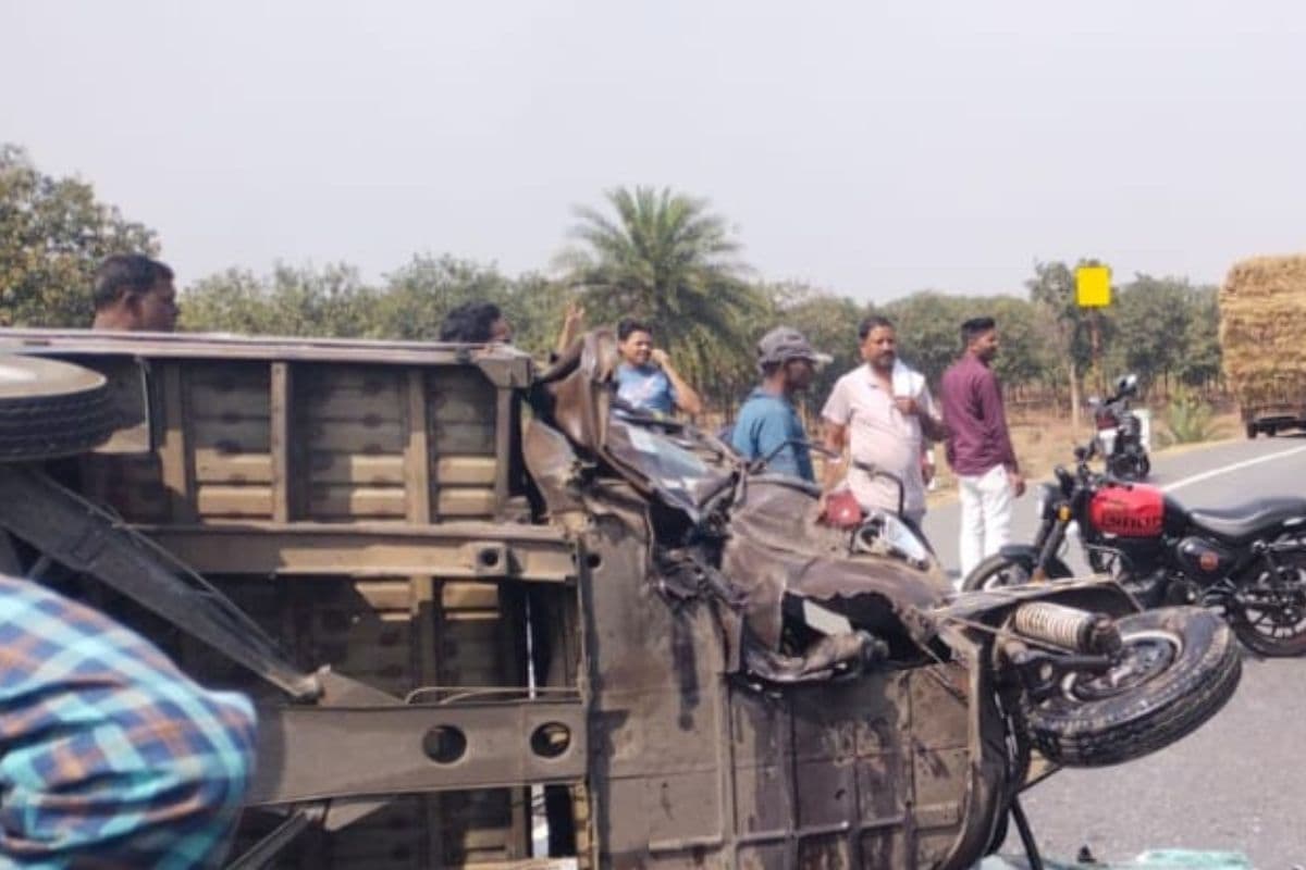 बाइक और मोटरसाइकिल के बीच जोरदार टक्कर, बाइक चालक गंभीर रूप से ज़ख़्मी