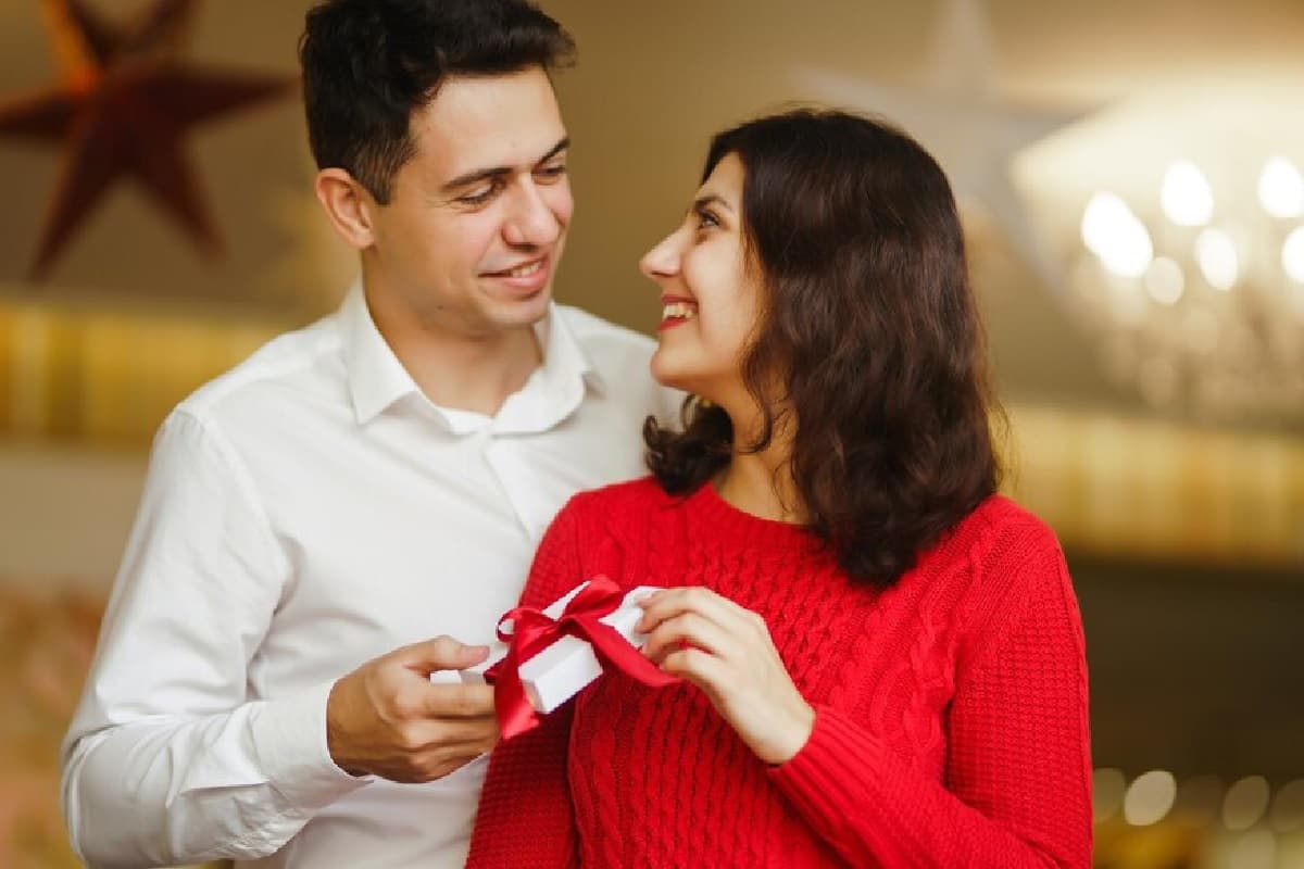 वैलेंटाइन डे पर गर्लफ्रेंड के नाराज होने का खतरा! गोल्ड गिफ्ट करना पड़ेगा महंगा