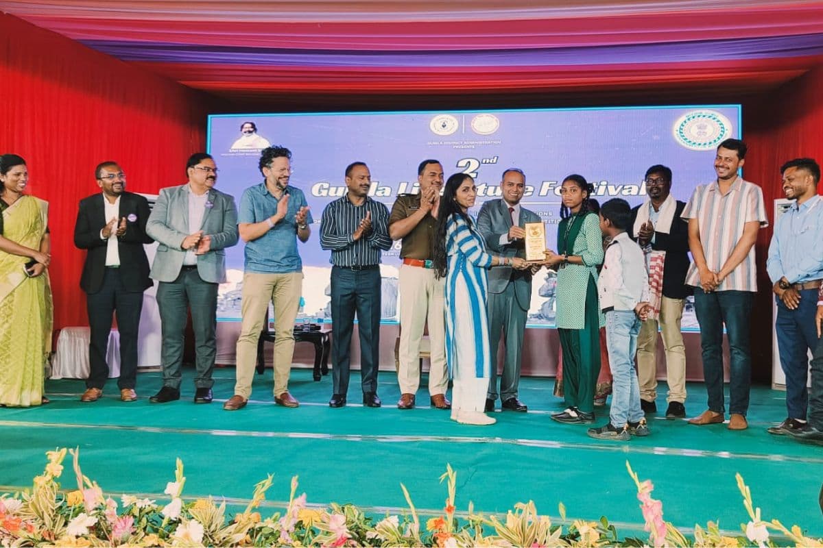 Gumla Literature Festival: पढ़ने की आदत से निखरता है व्यक्तित्व, गुमला साहित्य महोत्सव में बोले वरुण ग्रोवर