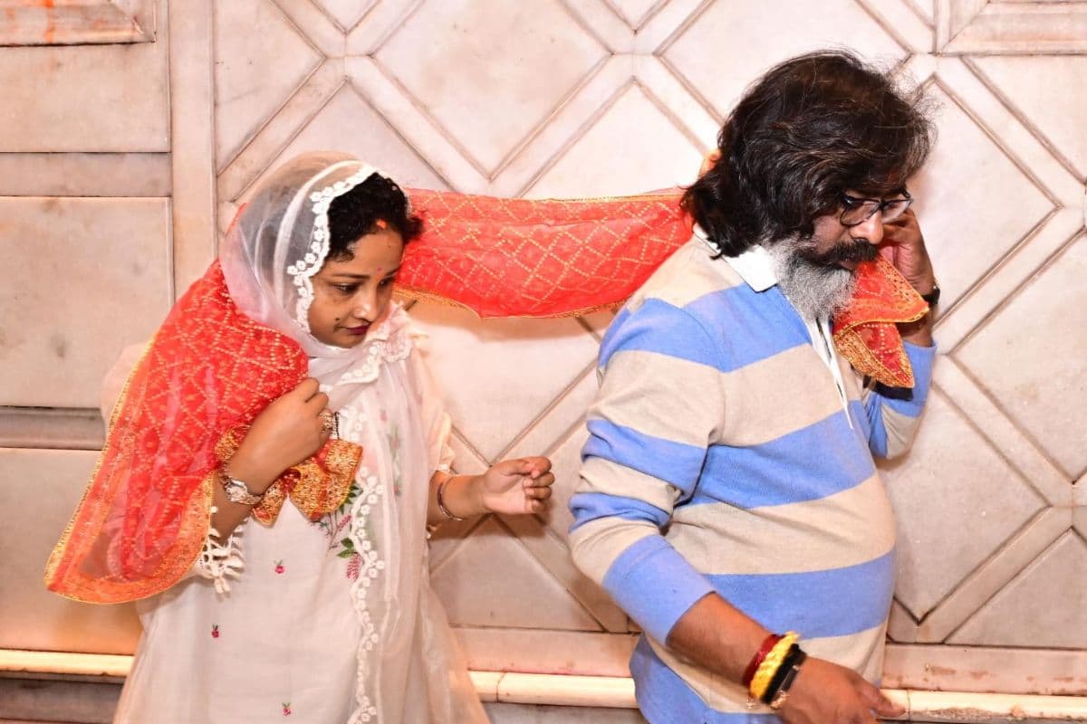 PHOTOS: मां काली की शरण में हेमंत सोरेन, कोलकाता के कालीघाट मंदिर में ऐसे की पूजा