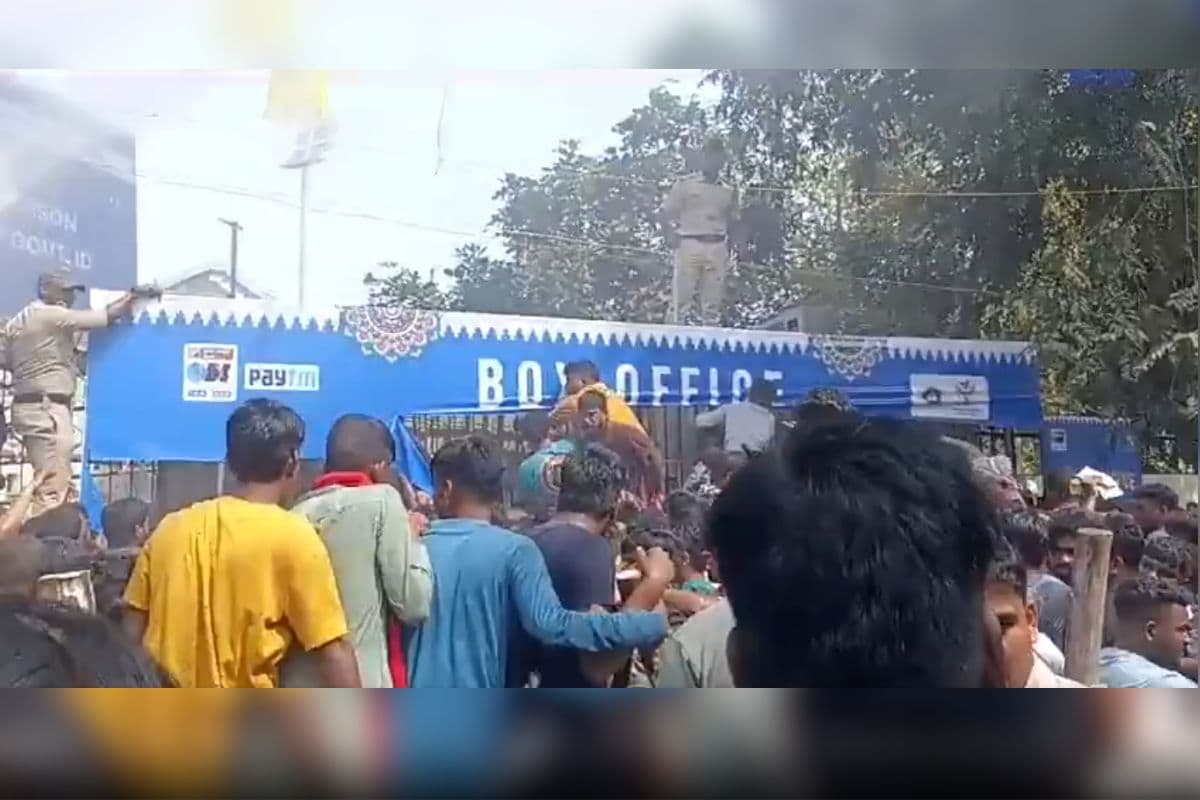 IND Vs ENG मैच से पहले भगदड़, टिकट लेने के चक्कर में कुछ हुए बेहोश और कई लोग घायल