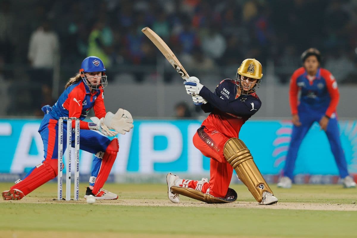 WPL 2025: कप्तान स्मृति मंधाना की शानदार फिफ्टी, RCB ने दिल्ली कैपिटल्स को दी मात