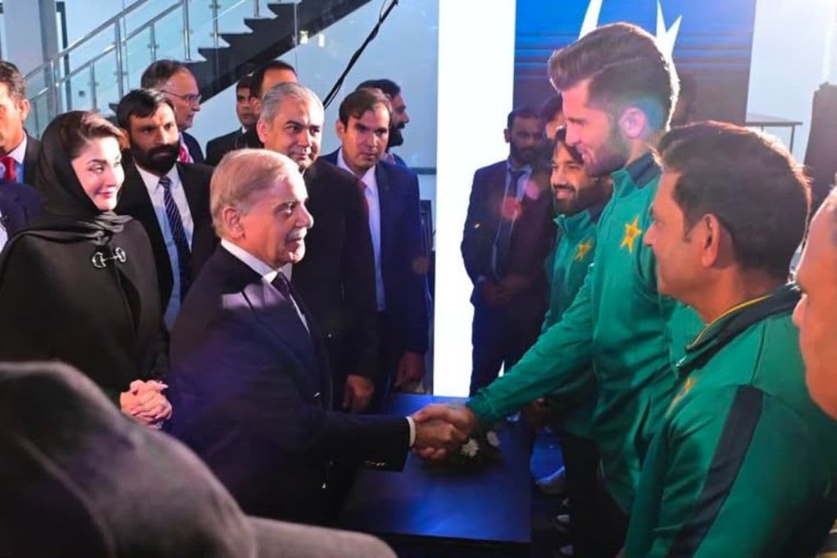 ‘भारत को हराओ, आवाम खुश होगी, शाहीन साहब अपने ससुर की तरह...’, बोले पाक पीएम शहबाज शरीफ, Video