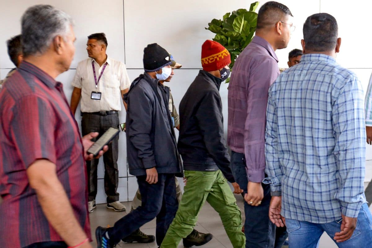 Illegal Immigrants: 'डंकी रूट' की भयावह दास्तां, लुट गए जमीन-पैसे, हथकड़ी और जंजीर हुई नसीब