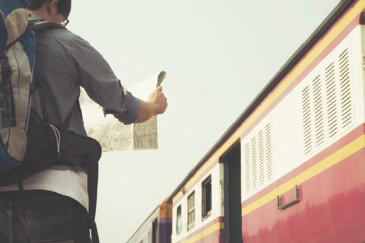 Rules Change: रेलवे के नियम में बदलाव! 1 मार्च से वेटिंग टिकट पर स्लीपर या एसी कोच में सफर बंद