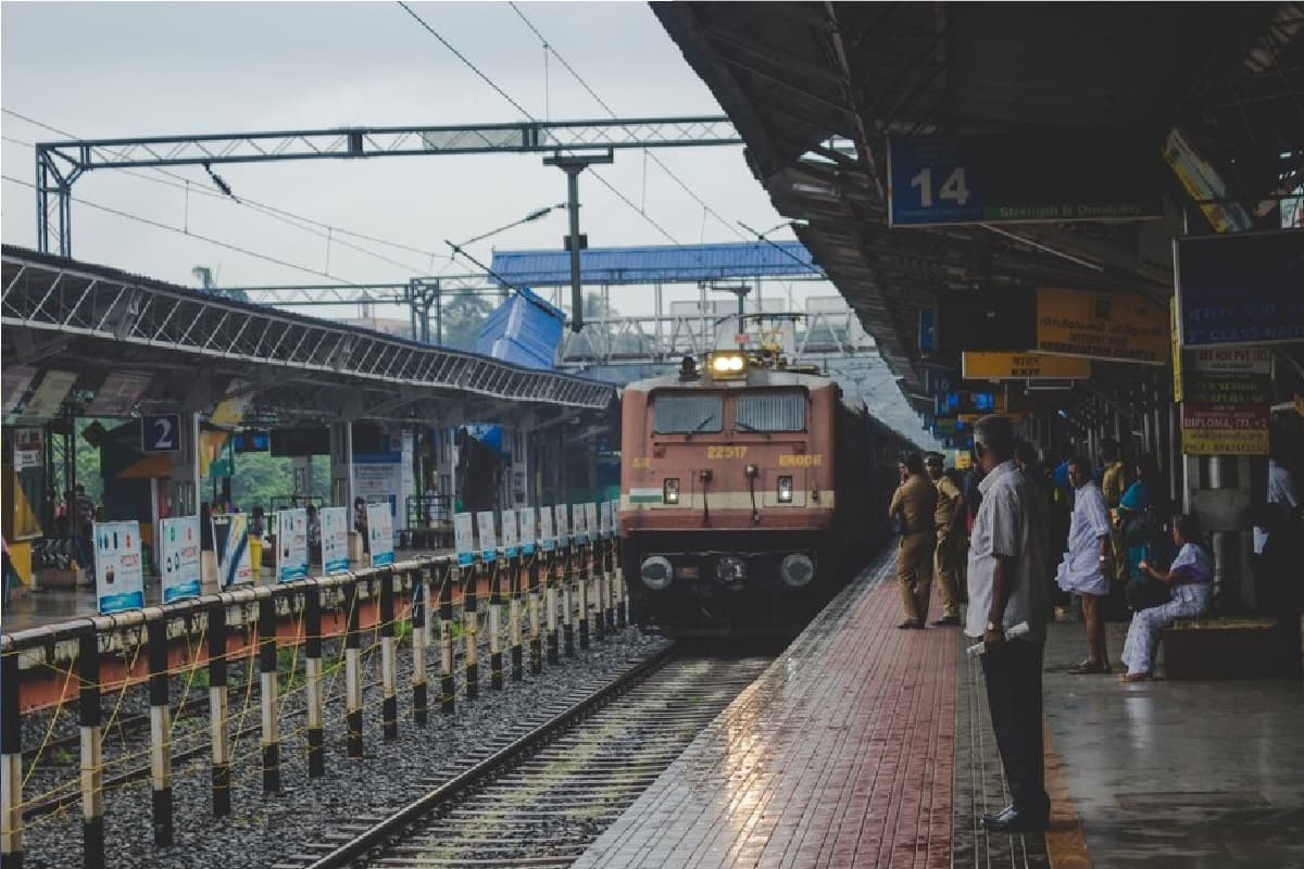 Cancelled Trains List: 26 ट्रेनें 24 अप्रैल तक रद्द, रेल यात्रियों की बढ़ी परेशानी, सफर से पहले देख लें पूरी लिस्ट