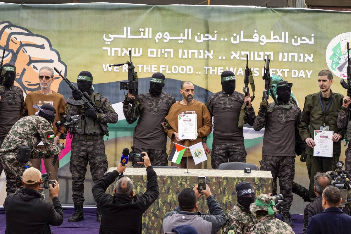 Viral Video : बंधकों की रिहाई पर क्यों भड़का इजराइल, देखें क्या है वीडियो में