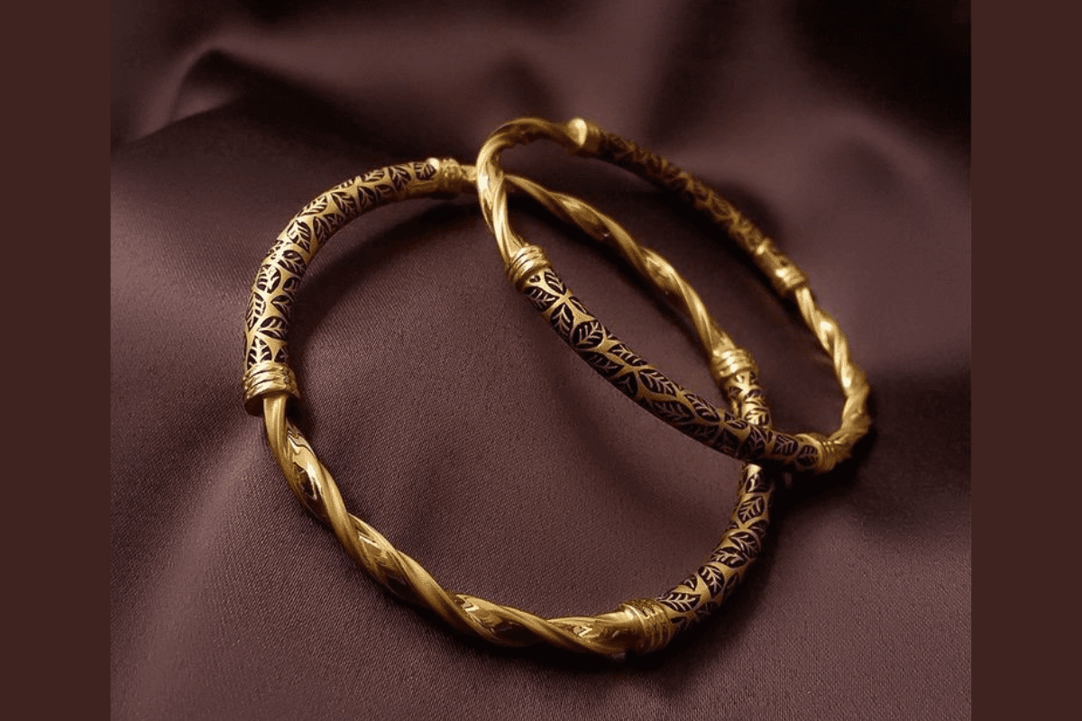Latest Gold Kangan Design: देखें ये लेटेस्ट गोल्ड कंगन डिजाइन जो आपके लुक को बनाएंगे खास Latest Gold Kangan Design: देखें ये लेटेस्ट गोल्ड कंगन डिजाइन जो आपके लुक को बनाएंगे खास