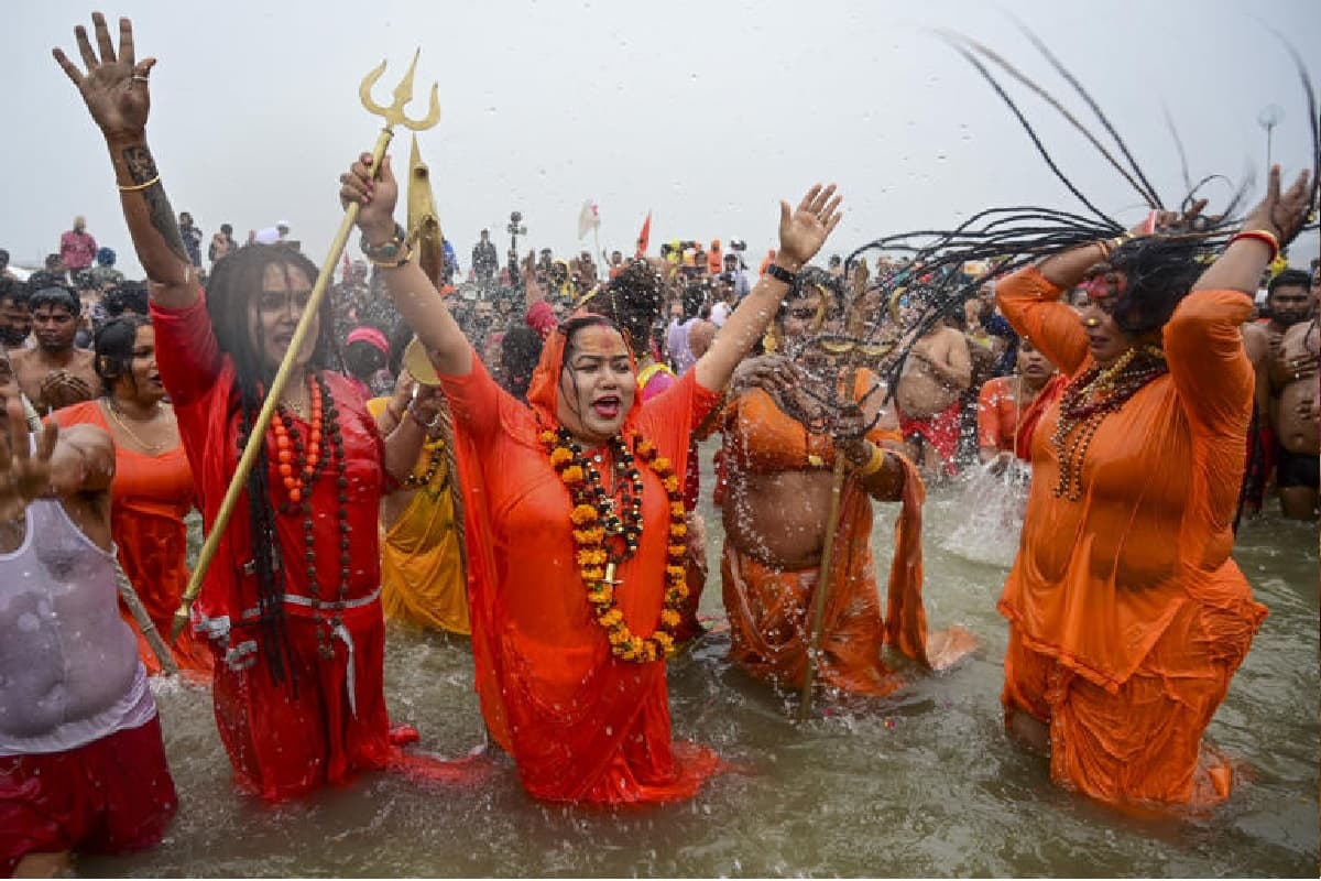 Mahakumbh 2025: अमृत स्नान के आखिरी दिन साध्वी की सुंदर तस्वीरें आयी सामने, 5 फोटो में देखिए भव्य झलक