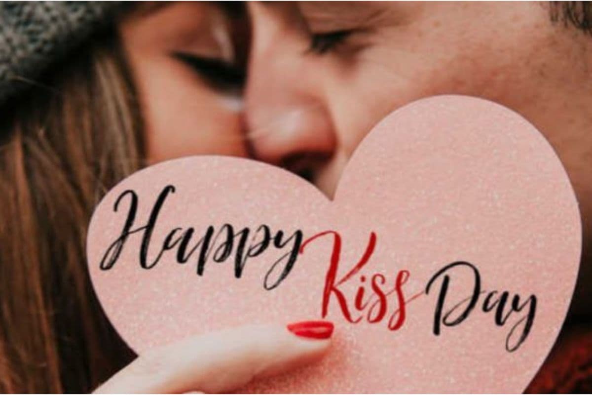 Kiss Day Romantic Messages: किस डे पर प्यार से भी ज्यादा खास हो हमारा इन्फ्लेम.. दिल से भेजें प्यारे और रोमांटिक मैसेज