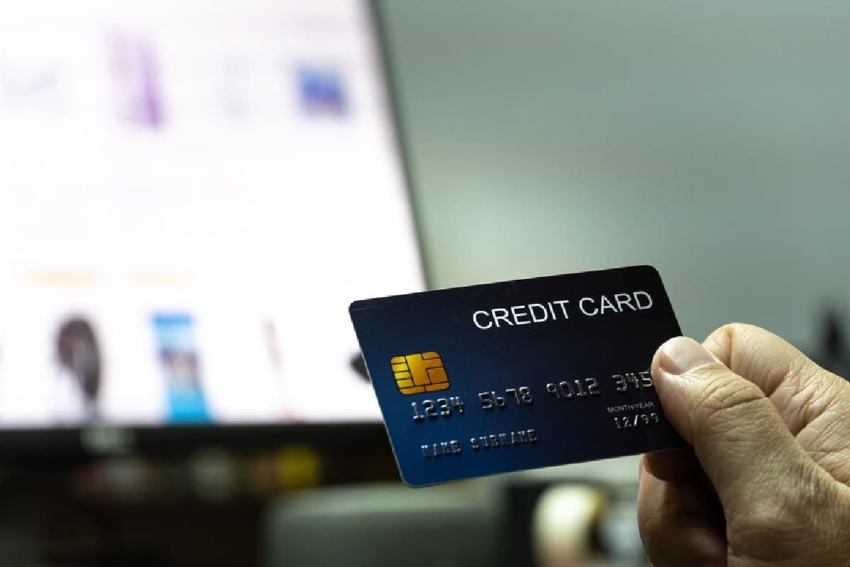 SBI Card ने खत्म किया एयर एक्सीडेंट कवर, कौन-कौन से कार्ड होंगे प्रभावित?