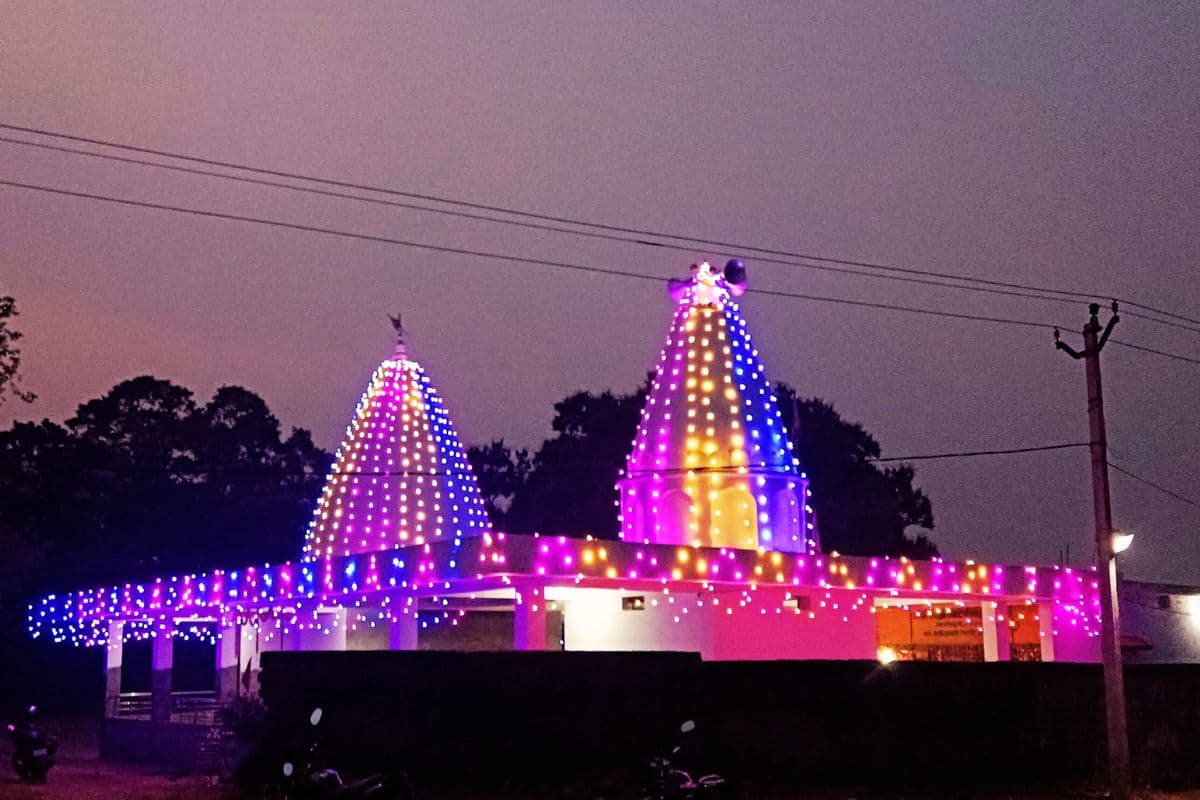 Maha Shivratri in Bokaro: धूमधाम से मनी महाशिवरात्रि, पूजा के लिए शिवालयों में लगी कतारें
