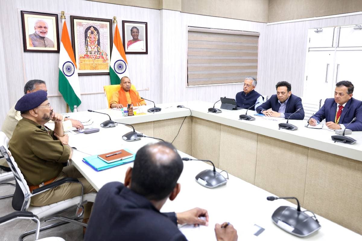 Mahakumbh Traffic Jam : महाकुंभ में जाम की खबर सुनने के बाद खुद एक्टिव हुए सीएम योगी, देर रात बुलाई बैठक