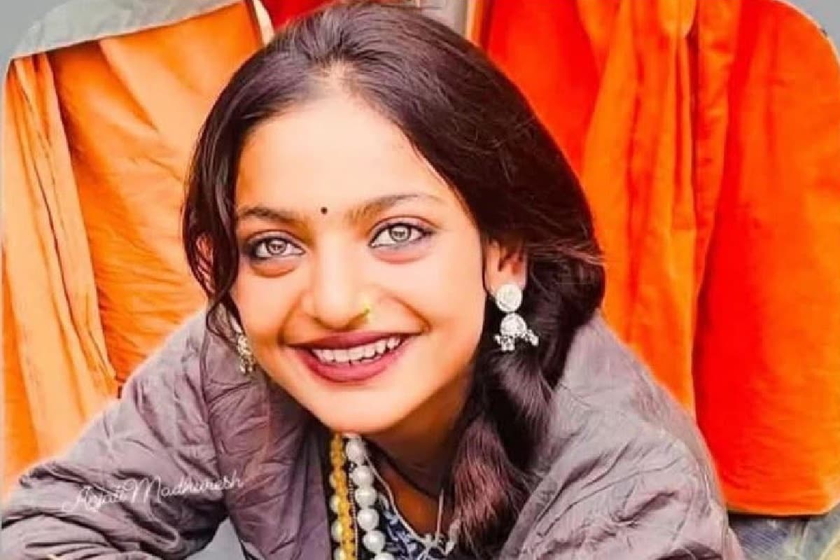 महाकुंभ वाली मोनालिसा का हो गया मेकओवर! गिफ्ट में मिला हीरे का जेवर