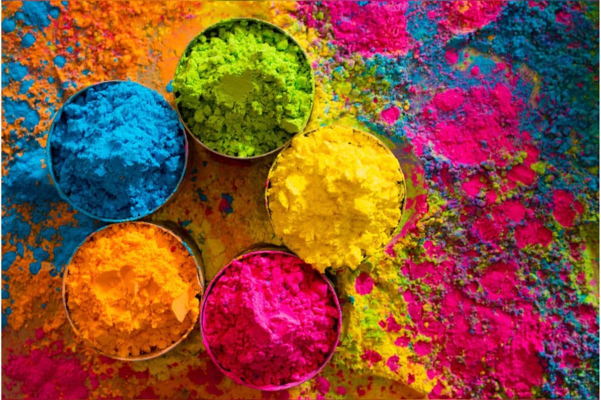 Make Holi Colors At Home: होली में डबल होगी मस्ती जब आप घर में तैयार करेंगे रंग