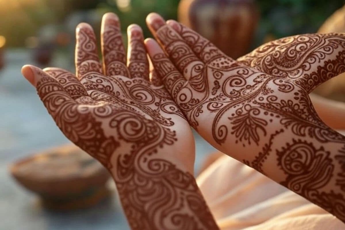 Mehndi Design: वैलेंटाइन डे पर अपने प्रेमी को करें दीवाना, हाथों पर लगाएं ये शानदार मेहंदी डिजाइन