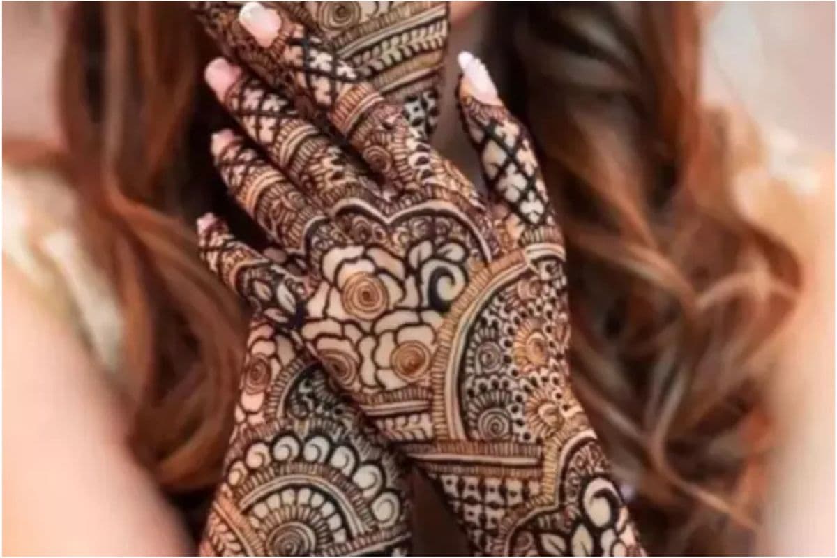 Valentine's Day 2025 Mehndi Designs: मेहंदी के जरिये अपने प्यार का करें इजहार,वेलेंटाइन डे पर ट्राई करें ये स्टाइल्स