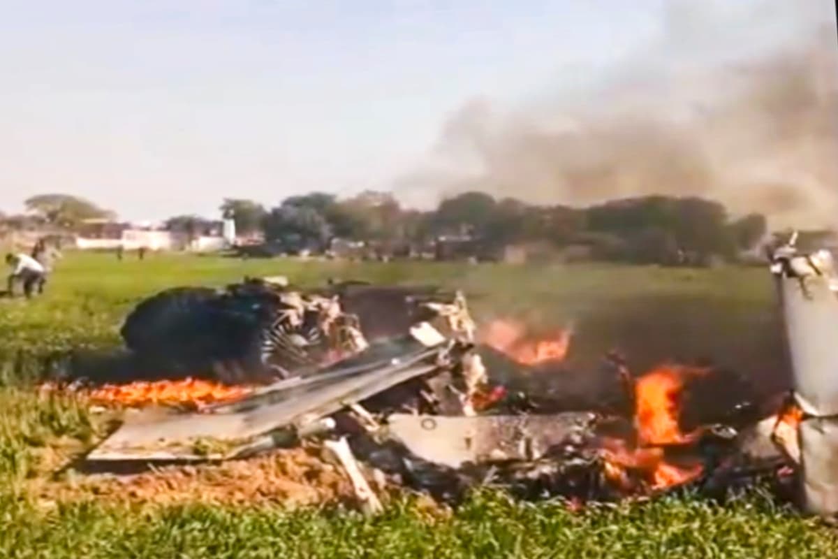 Mirage 2000 Plane Crash: हादसे के बाद टुकड़ों में बंटा एयरफोर्स का मिराज 2000 फाइटर प्लेन, कोर्ट ऑफ इन्क्वायरी के आदेश