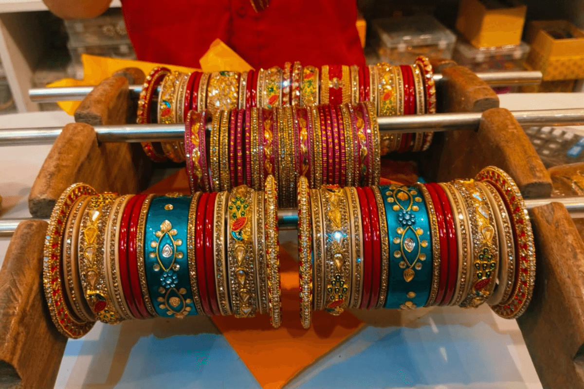 मुजफ्फरपुर की इस लहठी की विदेशों में भी डिमांड, बिक्री इतनी कि कारीगर नहीं कर पा रहे सप्लाई