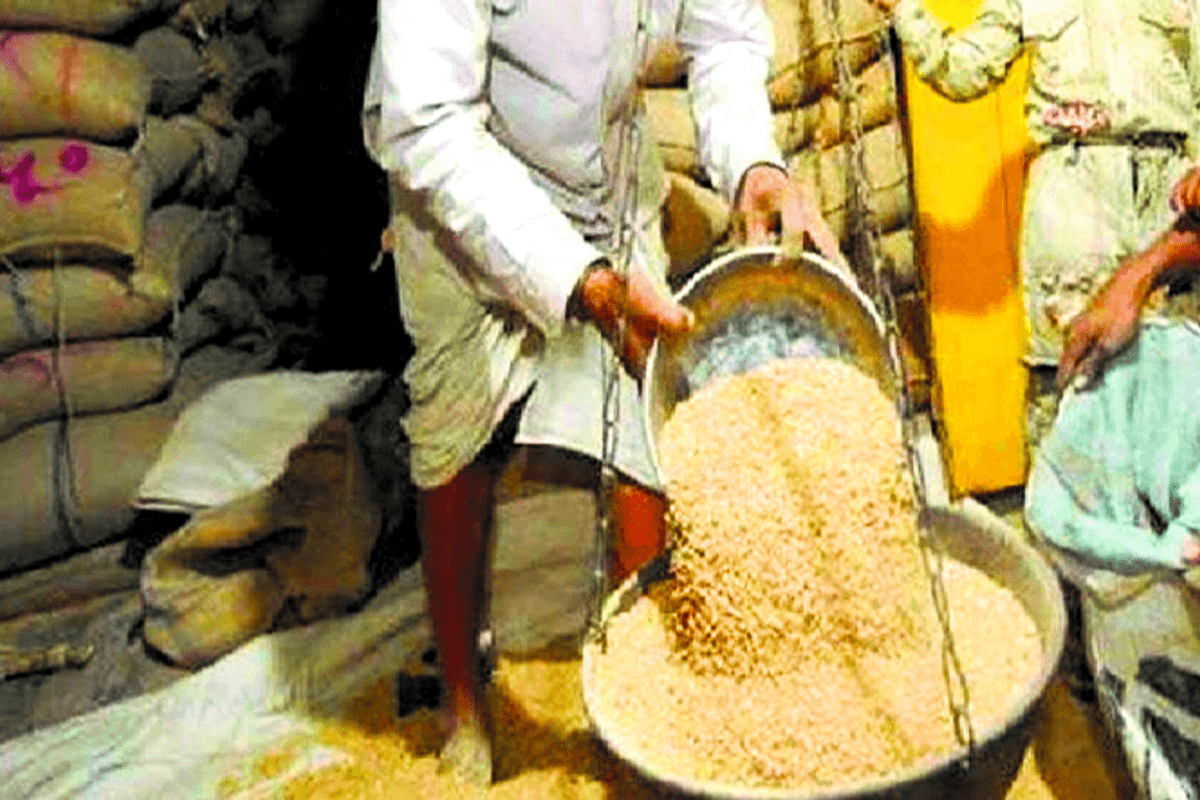 Muzaffarpur News: कई पीडीएस दुकानदारों पर कार्रवाई, बीते एक सप्ताह से कर रहे थे हड़ताल