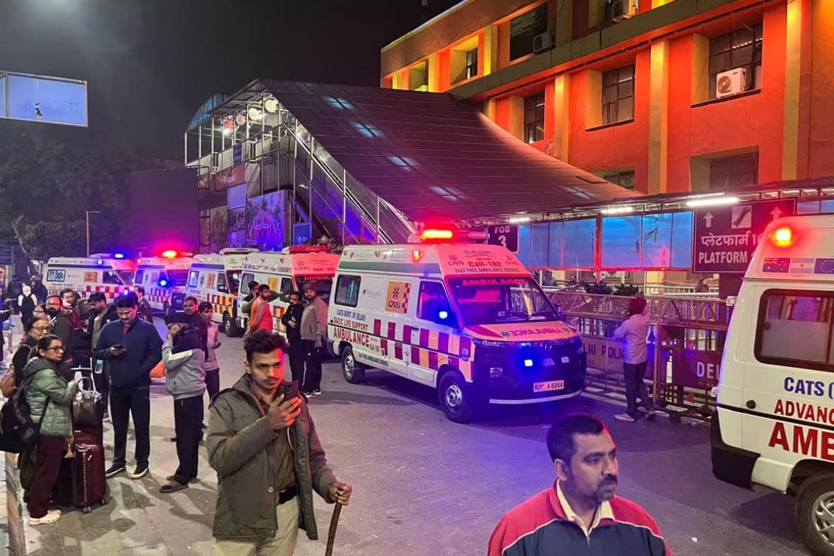 New Delhi Railway Station: नई दिल्ली रेलवे स्टेशन पर भगदड़, 15 की मौत, कई बेहोश