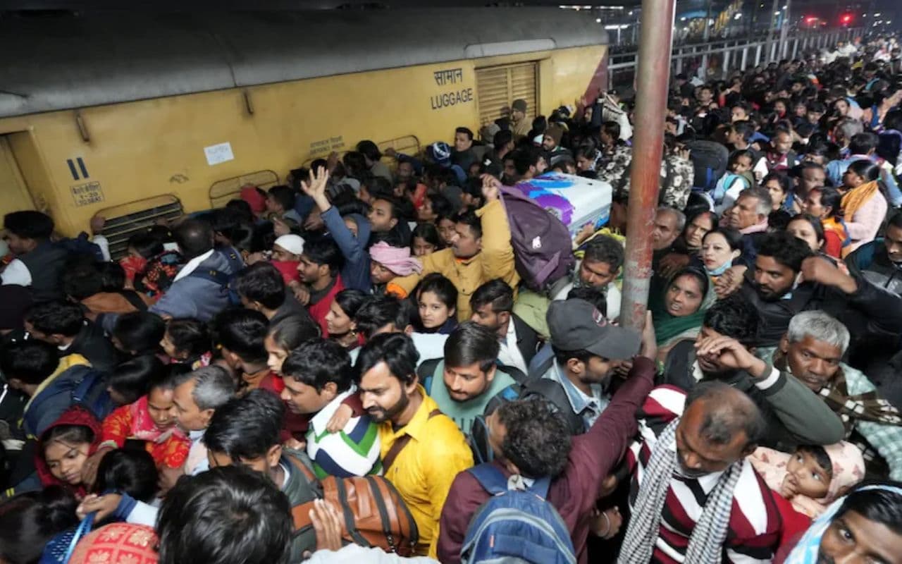 Stampede: बिहार के 9 लोगों की नई दिल्ली रेलवे स्टेशन भगदड़ में मौत, भीड़ ने उजाड़ दिया परिवार Stampede: बिहार के 9 लोगों की नई दिल्ली रेलवे स्टेशन भगदड़ में मौत, भीड़ ने उजाड़ दिया परिवार