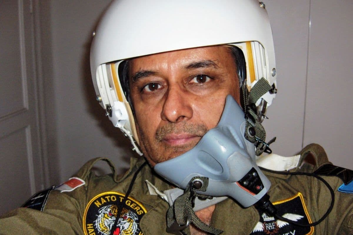कौन हैं निरूप मोहंती? 70 साल की उम्र में मिलिट्री जेट उड़ाने का लाइसेंस हासिल करके रचा इतिहास