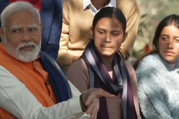 PM Modi: पीएम मोदी ने छात्रों से कहा,'बेज्जइती न हो इसलिए छात्रों के भविष्य से खिलवाड़ कर रही है AAP सरकार