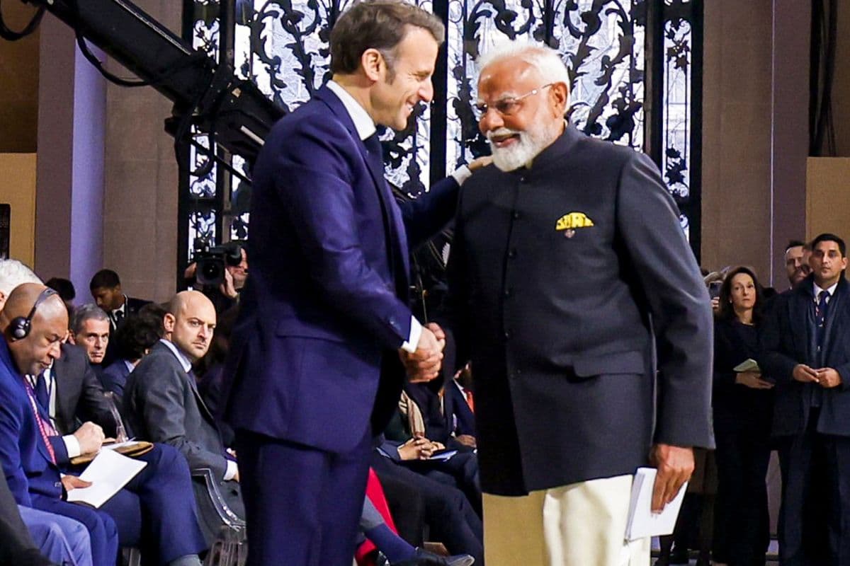 PM Modi Look: फ्रांस में पीएम मोदी का जलवा, सूट-बूट वालों के बीच कुर्ते में मचाया धमाल, देखें Photos