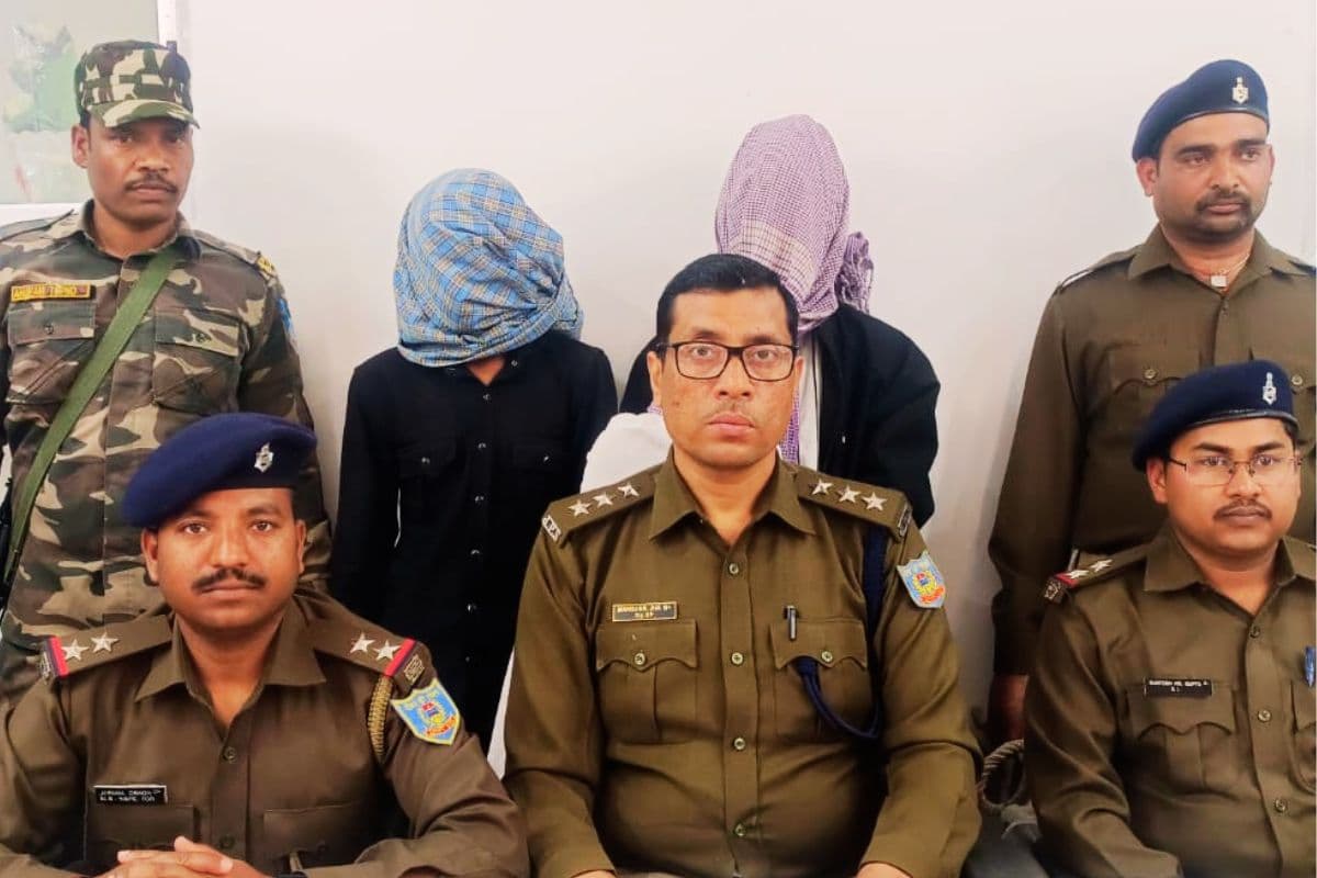 Palamu Crime News: दुकान से मोबाईल चोरी मामले में पुलिस की बड़ी कार्रवाई, 28 एंड्रॉयड फोन बरामद, एक गिरफ्तार