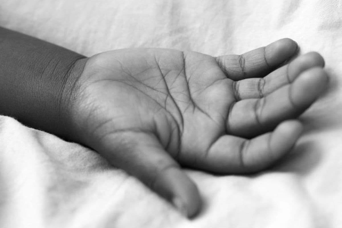 Gaya: बालू के ढेर के दबाव से दीवार गिरा, बच्ची की मौत, मां की हालत गंभीर