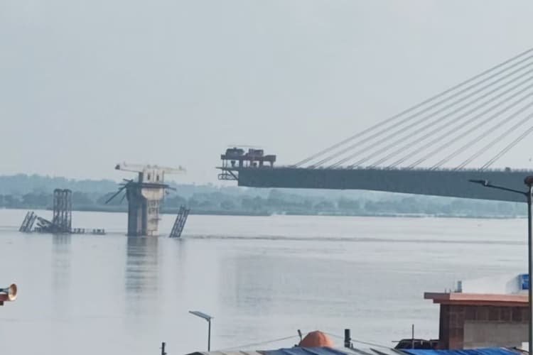 19 महीने पहले गिरा था भागलपुर-सुल्तानगंज अगवानी पुल का हिस्सा, अब तक शुरू नहीं हुआ काम