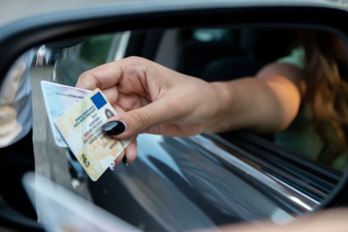 पटना में बैठक के बाद बड़ा फैसला, आरसी में मोबाइल नंबर अपडेट नहीं कराया, तो गाड़ी का रजिस्ट्रेशन होगा रद्द