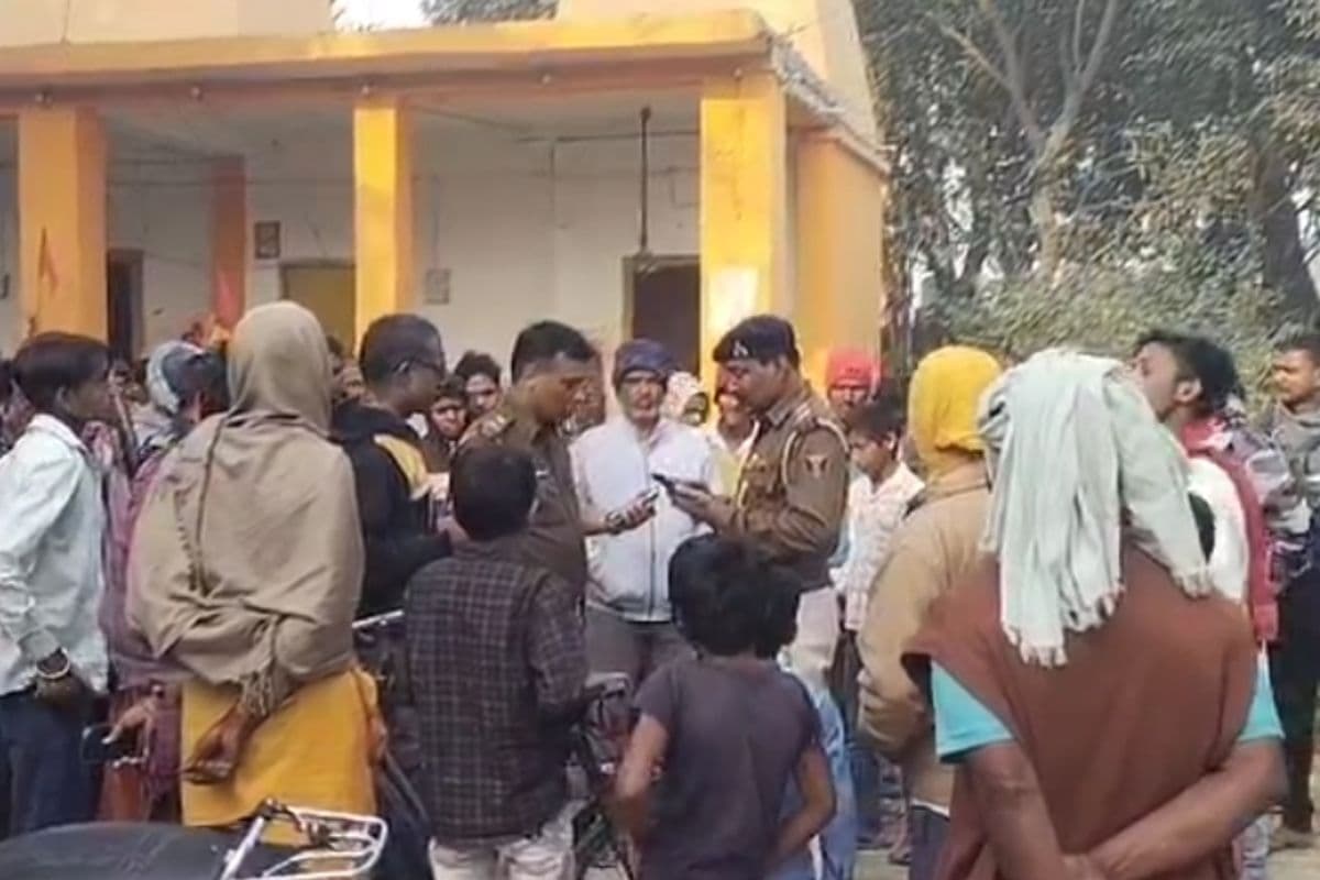 मूर्तियां फेंकी, मंदिर परिसर में लगाई आग, चुनाव से पहले बिहार में माहौल खराब करने की कोशिश