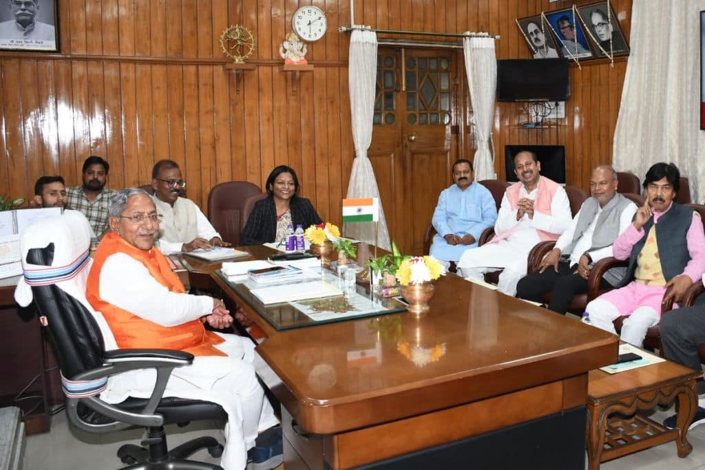 विधानसभा अध्यक्ष की बैठक में शामिल विधायक