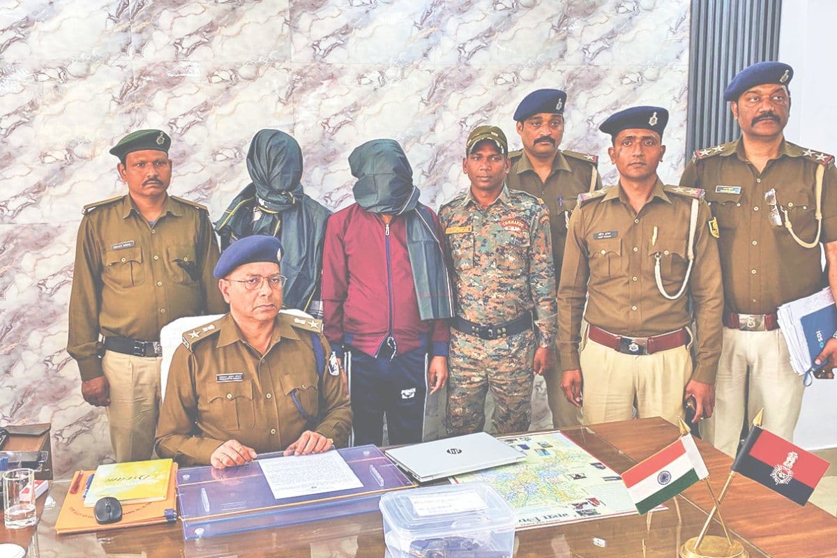 गया में वार्ड पार्षद के घर में घुस कर गोलीबारी, बाप-बेटा गिरफ्तार