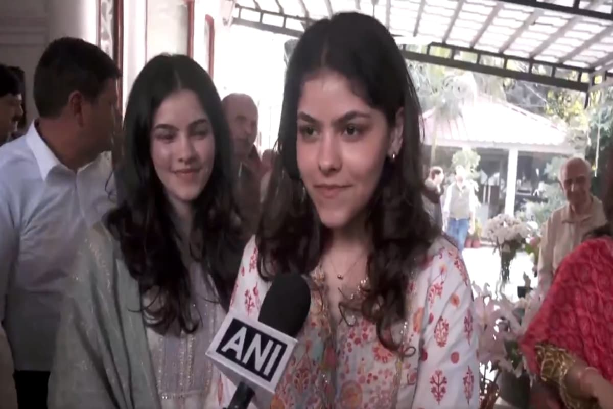 Parvesh Verma Daughter: प्रवेश वर्मा का जोरदार स्वागत, फूली नहीं समा रहीं बेटियां, जानें त्रिशा और सानिधि ने क्या कहा, Video