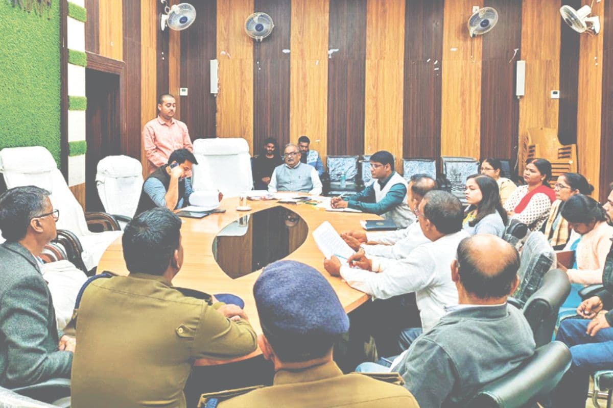 Gaya: सड़क से हटाकर वेंडिंग जाेन में शिफ्ट किये जायेंगे फुटपाथी दुकानदार, नगर आयुक्त की अध्यक्षता में हुआ फैसला