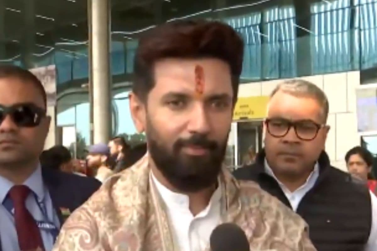 Video: Mahakumbh पहुंचे चिराग पासवान, संगम में लगाई आस्था की डुबकी, CM योगी को लेकर कही ये बात