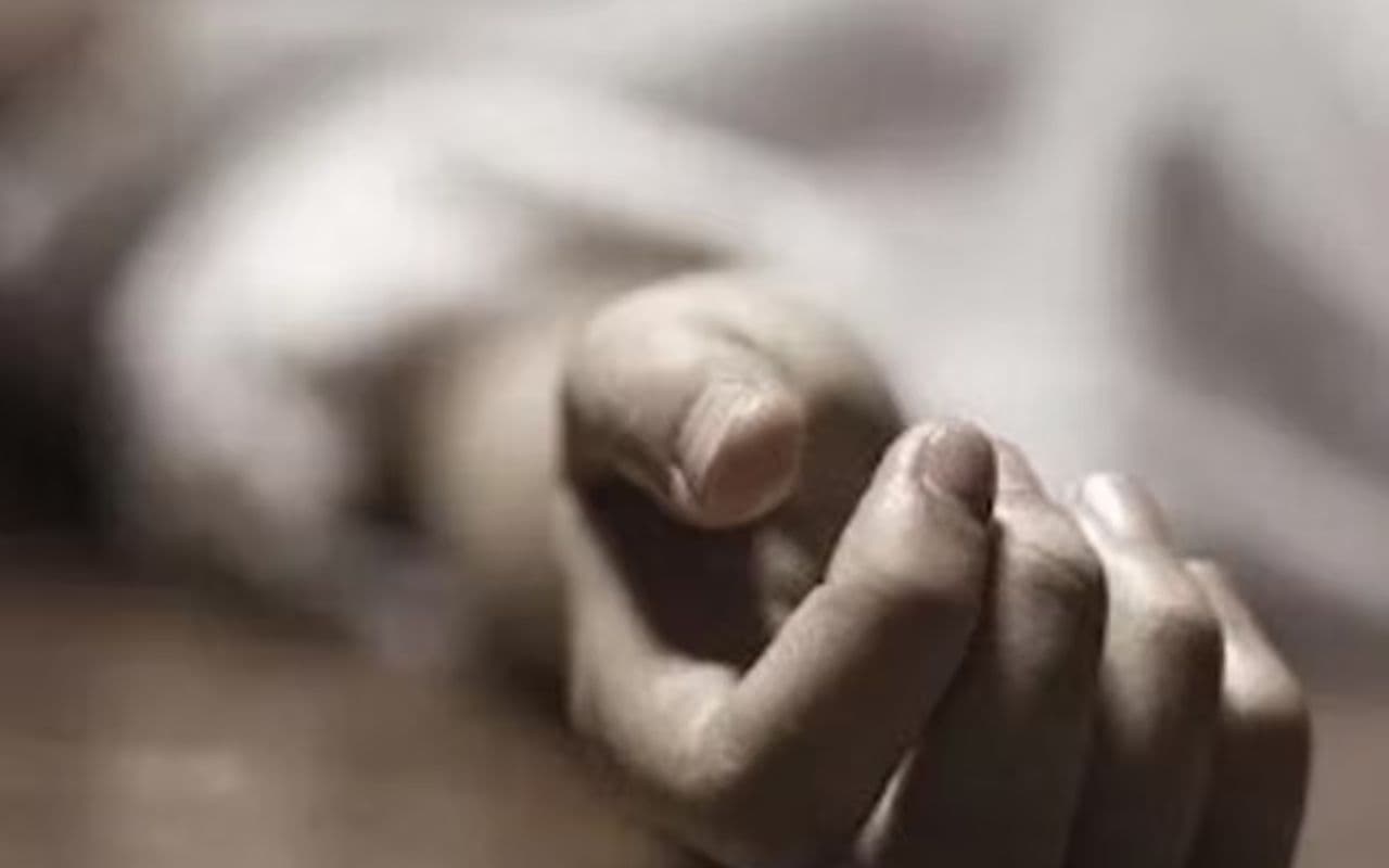 Purnia News: मोबाइल के झगड़े में दो सगी बहन ने दी जान, पुलिस के पहुंचने से पहले कर दिया गया दाह संस्कार