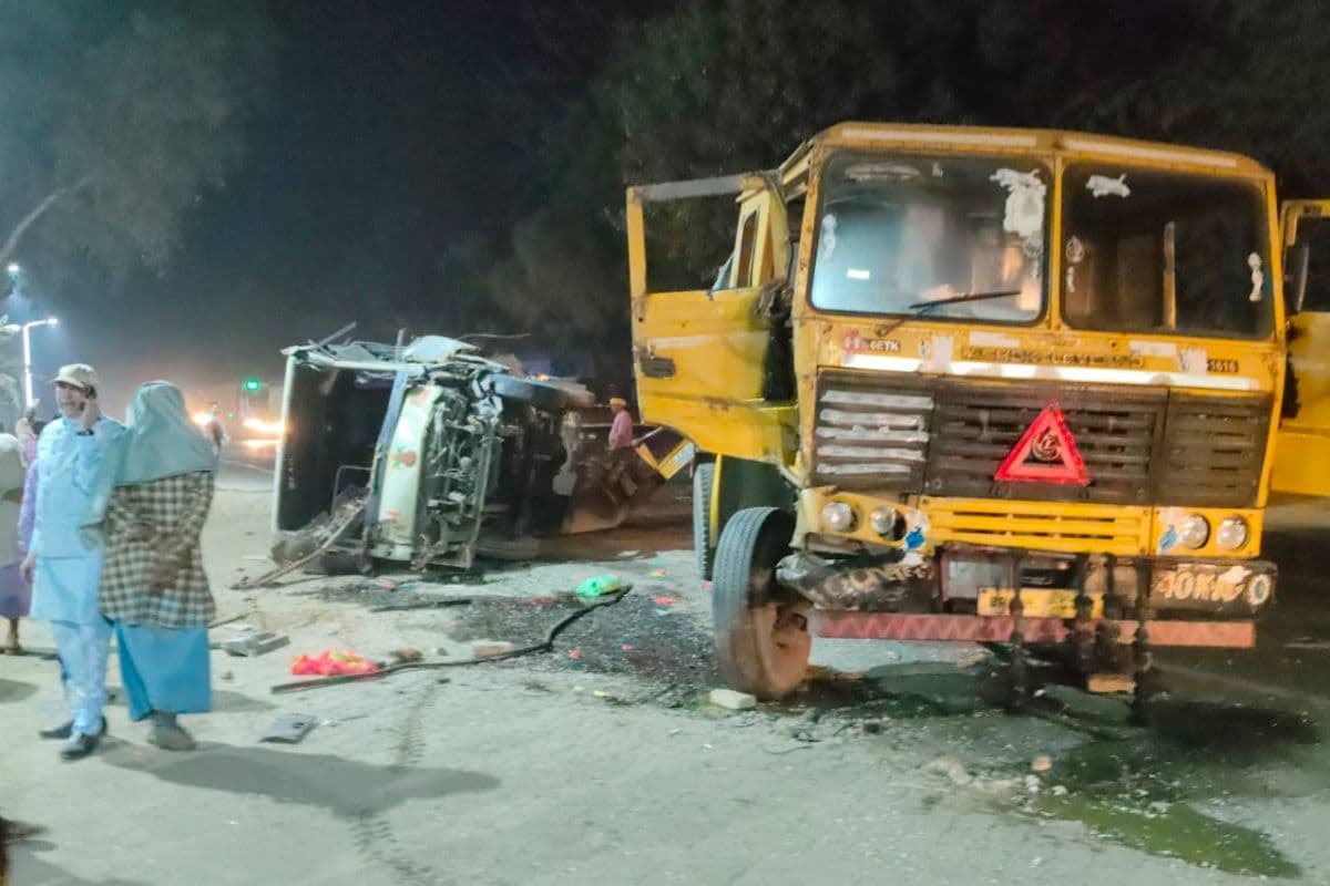 Road Accident: महाकुंभ से लौट रहे बाइक सवार पिता-पुत्र को ट्रक ने आरा में रौंदा, पिता की दर्दनाक मौत