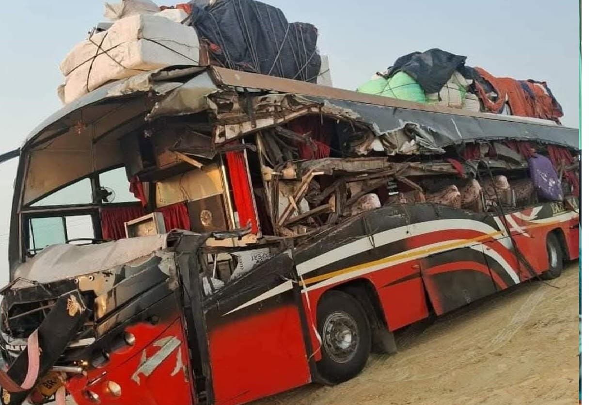 Road Accident: पटना से पूर्णिया जा रही बस ट्रक से टकरायी, 10 यात्री जख्मी