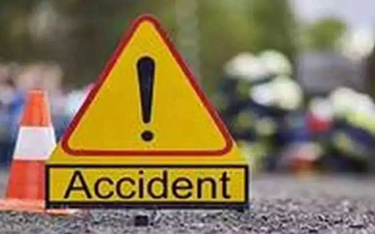 जमुई में तेज रफ्तार बाइक ने ट्रक में मारी टक्कर, इलाज के दौरान युवक की मौत